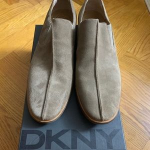 DKNY New Mens Sand Colored Slip-Ons Size 12